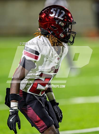 Thumbnail 3 in Weiss vs. Barbers Hill (UIL 5A D1 Football Regional) photogallery.