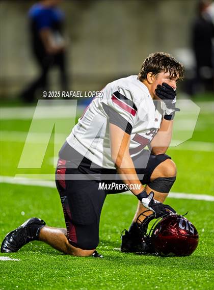 Thumbnail 3 in Weiss vs. Barbers Hill (UIL 5A D1 Football Regional) photogallery.