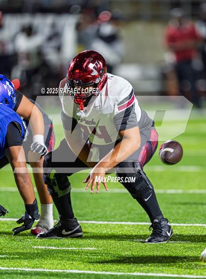 Thumbnail 3 in Weiss vs. Barbers Hill (UIL 5A D1 Football Regional) photogallery.