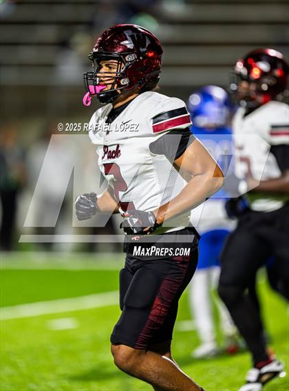 Thumbnail 3 in Weiss vs. Barbers Hill (UIL 5A D1 Football Regional) photogallery.