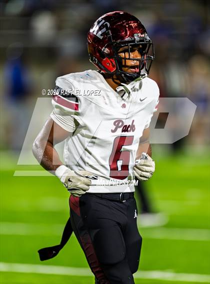 Thumbnail 1 in Weiss vs. Barbers Hill (UIL 5A D1 Football Regional) photogallery.