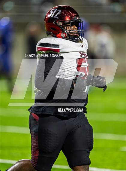 Thumbnail 2 in Weiss vs. Barbers Hill (UIL 5A D1 Football Regional) photogallery.