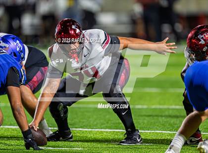 Thumbnail 2 in Weiss vs. Barbers Hill (UIL 5A D1 Football Regional) photogallery.