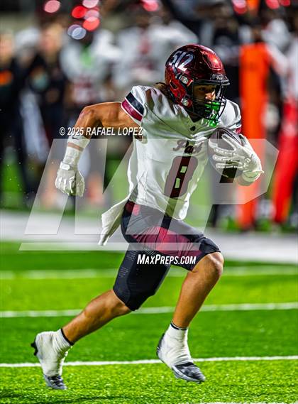 Thumbnail 3 in Weiss vs. Barbers Hill (UIL 5A D1 Football Regional) photogallery.