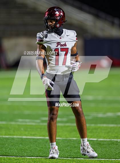 Thumbnail 2 in Weiss vs. Barbers Hill (UIL 5A D1 Football Regional) photogallery.