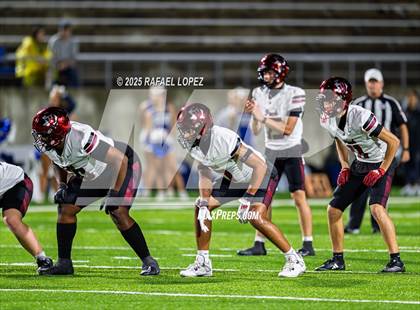 Thumbnail 2 in Weiss vs. Barbers Hill (UIL 5A D1 Football Regional) photogallery.