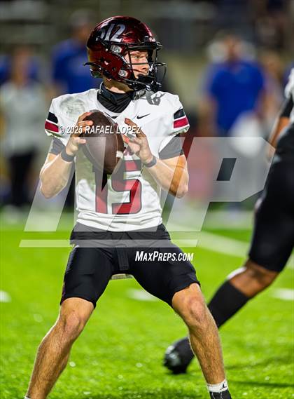 Thumbnail 3 in Weiss vs. Barbers Hill (UIL 5A D1 Football Regional) photogallery.