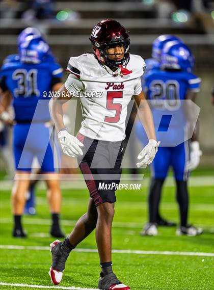 Thumbnail 1 in Weiss vs. Barbers Hill (UIL 5A D1 Football Regional) photogallery.