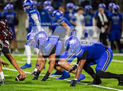 Thumbnail 2 in Weiss vs. Barbers Hill (UIL 5A D1 Football Regional) photogallery.