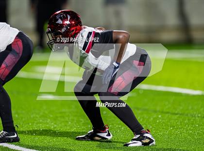 Thumbnail 2 in Weiss vs. Barbers Hill (UIL 5A D1 Football Regional) photogallery.