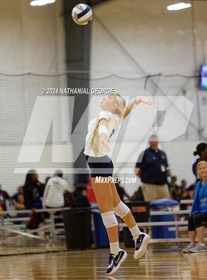 Thumbnail 1 in Elkhorn South vs. Bellevue East photogallery.