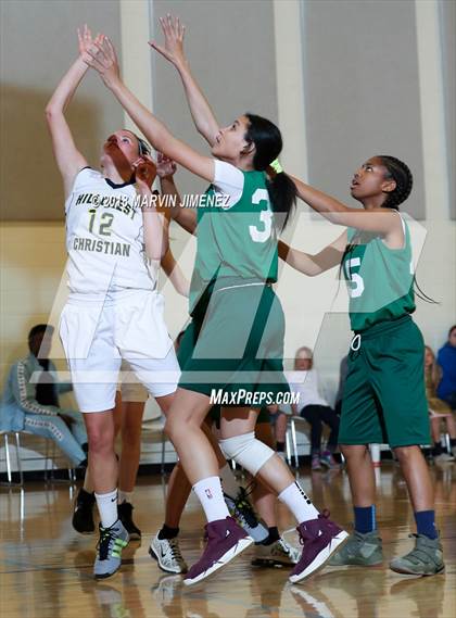 Thumbnail 2 in Garey vs. Hillcrest Christian photogallery.