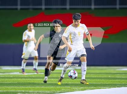 Thumbnail 2 in Grand Oaks vs Eisenhower (UIL6A RegionII Bi-district playoffs) photogallery.