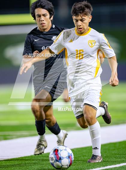 Thumbnail 1 in Grand Oaks vs Eisenhower (UIL6A RegionII Bi-district playoffs) photogallery.