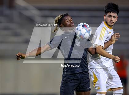 Thumbnail 2 in Grand Oaks vs Eisenhower (UIL6A RegionII Bi-district playoffs) photogallery.