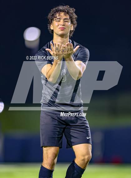 Thumbnail 2 in Grand Oaks vs Eisenhower (UIL6A RegionII Bi-district playoffs) photogallery.