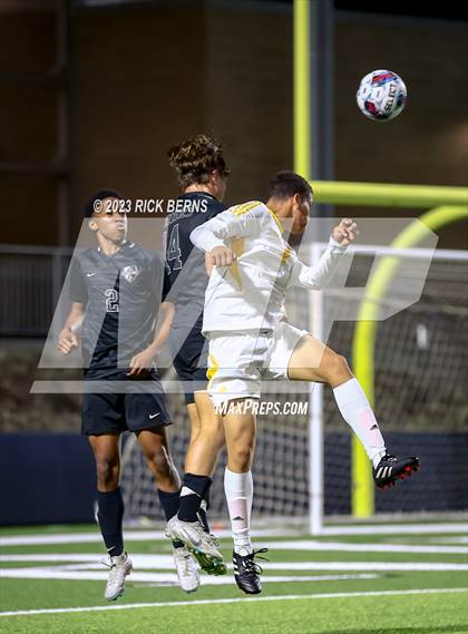 Thumbnail 2 in Grand Oaks vs Eisenhower (UIL6A RegionII Bi-district playoffs) photogallery.