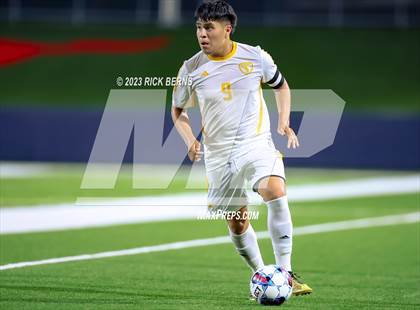 Thumbnail 2 in Grand Oaks vs Eisenhower (UIL6A RegionII Bi-district playoffs) photogallery.