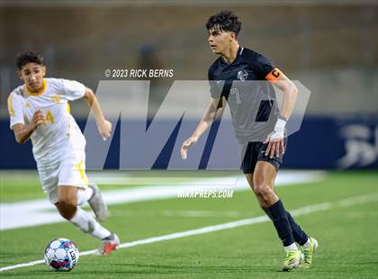 Thumbnail 3 in Grand Oaks vs Eisenhower (UIL6A RegionII Bi-district playoffs) photogallery.