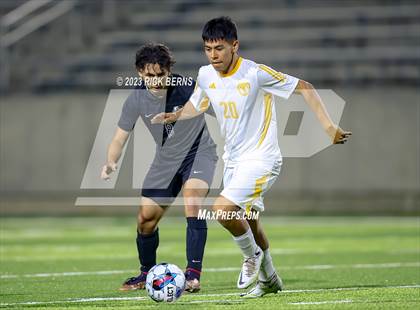 Thumbnail 3 in Grand Oaks vs Eisenhower (UIL6A RegionII Bi-district playoffs) photogallery.