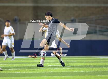 Thumbnail 3 in Grand Oaks vs Eisenhower (UIL6A RegionII Bi-district playoffs) photogallery.
