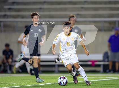 Thumbnail 2 in Grand Oaks vs Eisenhower (UIL6A RegionII Bi-district playoffs) photogallery.