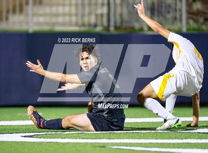 Thumbnail 2 in Grand Oaks vs Eisenhower (UIL6A RegionII Bi-district playoffs) photogallery.