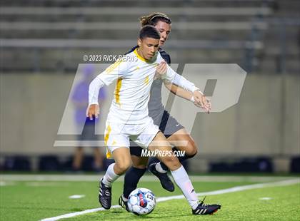 Thumbnail 3 in Grand Oaks vs Eisenhower (UIL6A RegionII Bi-district playoffs) photogallery.
