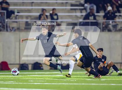 Thumbnail 3 in Grand Oaks vs Eisenhower (UIL6A RegionII Bi-district playoffs) photogallery.