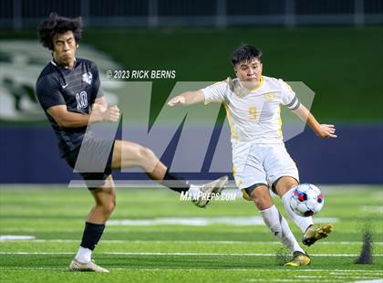 Thumbnail 3 in Grand Oaks vs Eisenhower (UIL6A RegionII Bi-district playoffs) photogallery.