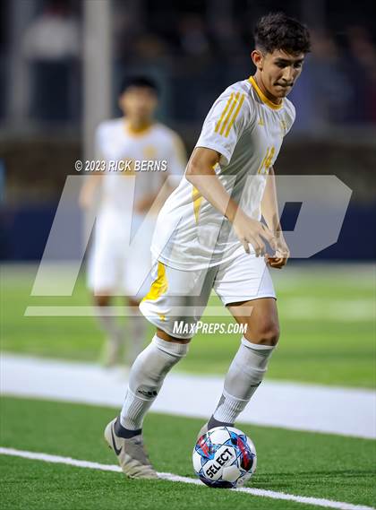 Thumbnail 2 in Grand Oaks vs Eisenhower (UIL6A RegionII Bi-district playoffs) photogallery.