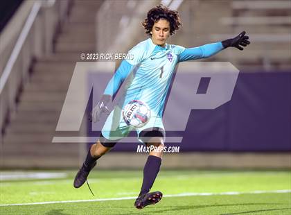 Thumbnail 3 in Grand Oaks vs Eisenhower (UIL6A RegionII Bi-district playoffs) photogallery.