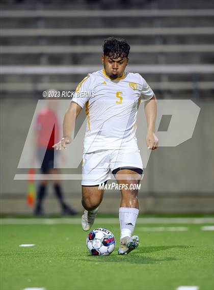 Thumbnail 2 in Grand Oaks vs Eisenhower (UIL6A RegionII Bi-district playoffs) photogallery.