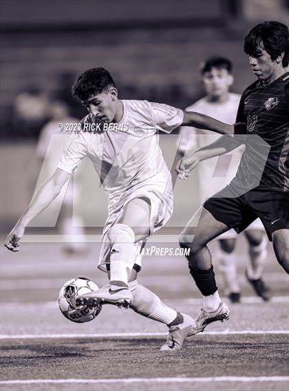 Thumbnail 3 in Grand Oaks vs Eisenhower (UIL6A RegionII Bi-district playoffs) photogallery.