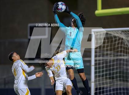 Thumbnail 3 in Grand Oaks vs Eisenhower (UIL6A RegionII Bi-district playoffs) photogallery.