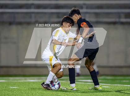 Thumbnail 2 in Grand Oaks vs Eisenhower (UIL6A RegionII Bi-district playoffs) photogallery.