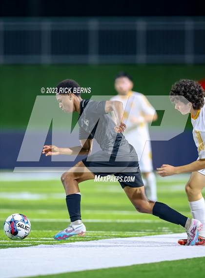 Thumbnail 2 in Grand Oaks vs Eisenhower (UIL6A RegionII Bi-district playoffs) photogallery.