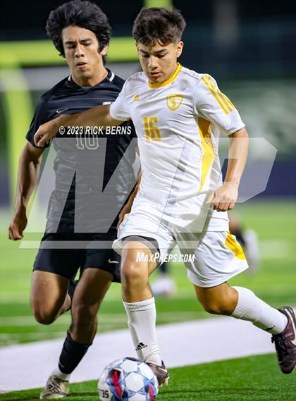 Thumbnail 1 in Grand Oaks vs Eisenhower (UIL6A RegionII Bi-district playoffs) photogallery.