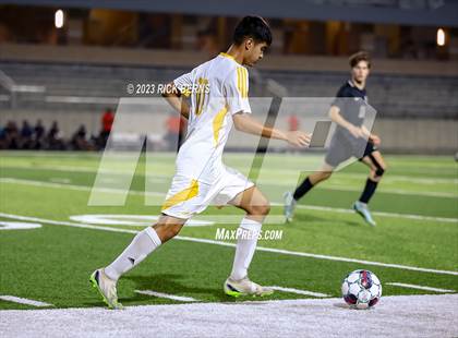 Thumbnail 2 in Grand Oaks vs Eisenhower (UIL6A RegionII Bi-district playoffs) photogallery.
