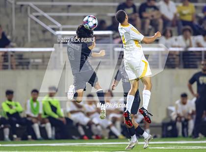 Thumbnail 3 in Grand Oaks vs Eisenhower (UIL6A RegionII Bi-district playoffs) photogallery.