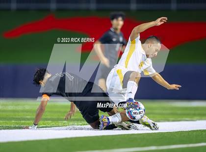 Thumbnail 3 in Grand Oaks vs Eisenhower (UIL6A RegionII Bi-district playoffs) photogallery.
