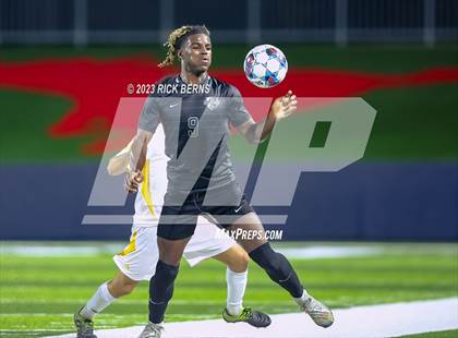 Thumbnail 3 in Grand Oaks vs Eisenhower (UIL6A RegionII Bi-district playoffs) photogallery.