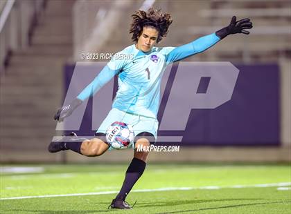 Thumbnail 2 in Grand Oaks vs Eisenhower (UIL6A RegionII Bi-district playoffs) photogallery.