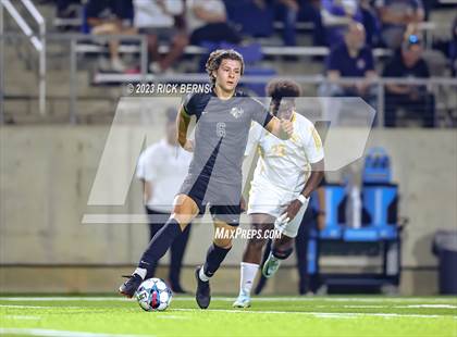 Thumbnail 2 in Grand Oaks vs Eisenhower (UIL6A RegionII Bi-district playoffs) photogallery.