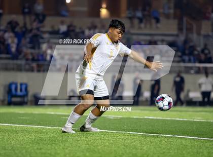 Thumbnail 3 in Grand Oaks vs Eisenhower (UIL6A RegionII Bi-district playoffs) photogallery.