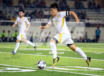 Thumbnail 2 in Grand Oaks vs Eisenhower (UIL6A RegionII Bi-district playoffs) photogallery.