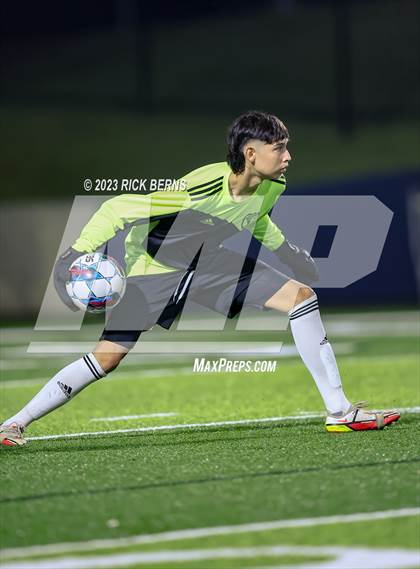 Thumbnail 2 in Grand Oaks vs Eisenhower (UIL6A RegionII Bi-district playoffs) photogallery.