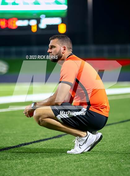 Thumbnail 3 in Grand Oaks vs Eisenhower (UIL6A RegionII Bi-district playoffs) photogallery.
