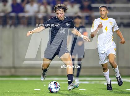 Thumbnail 3 in Grand Oaks vs Eisenhower (UIL6A RegionII Bi-district playoffs) photogallery.