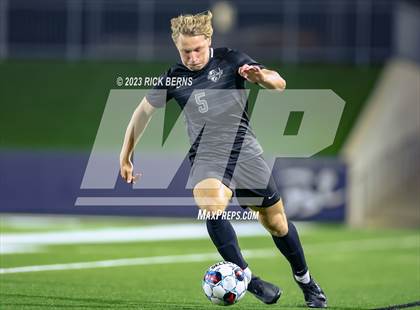 Thumbnail 2 in Grand Oaks vs Eisenhower (UIL6A RegionII Bi-district playoffs) photogallery.